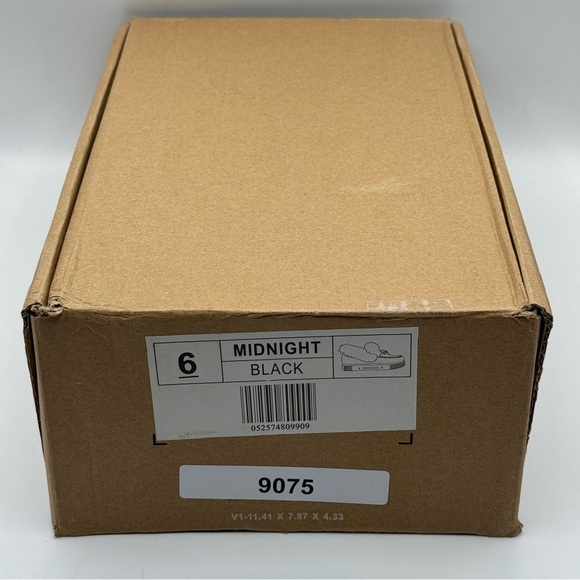 Journee Collection Midnight Black Faux Fur Moccasins Size 6 - Picture 8 of 8